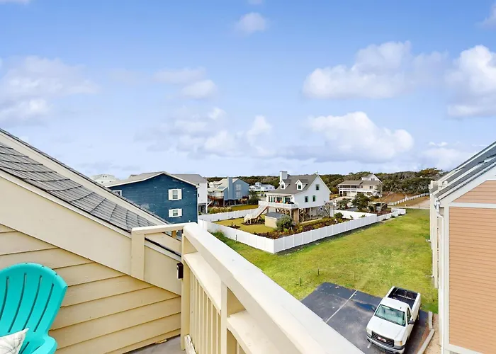 Pelican'S Penthouse: Snowbird Friendly Top-Floor Condo With Ocean View Balcony