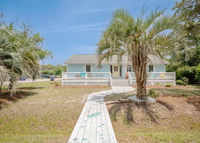 Cottage Breeze By Oak Island Accommodations