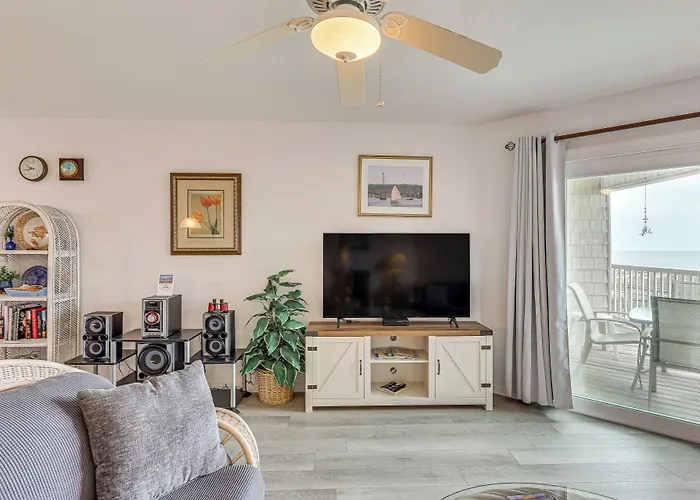 Oak Island Beachfront Condo W/ Community Pool