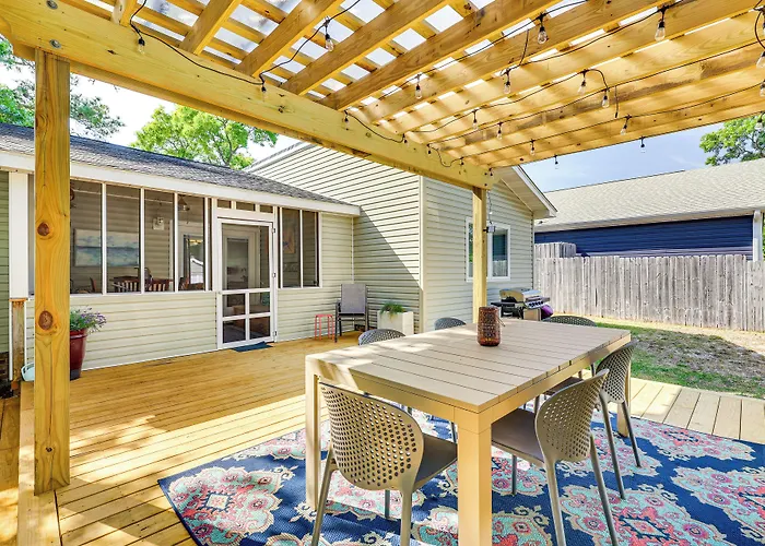 Oak Island Cottage: Minutes To Long Beach!