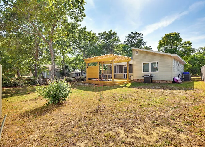 Oak Island Cottage: Minutes To Long Beach!